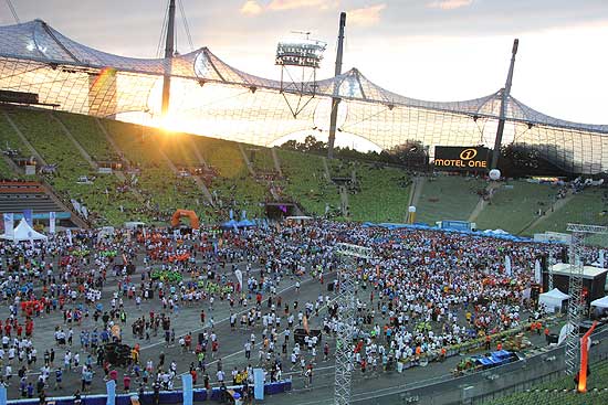 Riesenandrang bei b2run 2011 (Foto: Martin Schmitz)